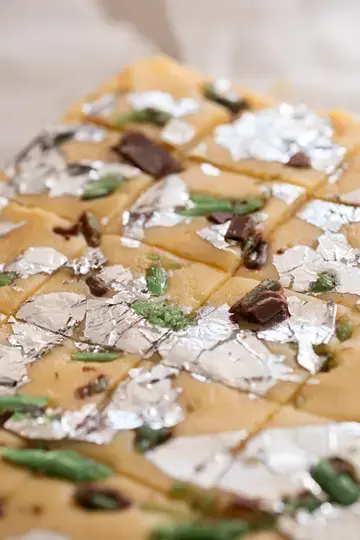 Creamy Peppermint Crisp Burfi Slices