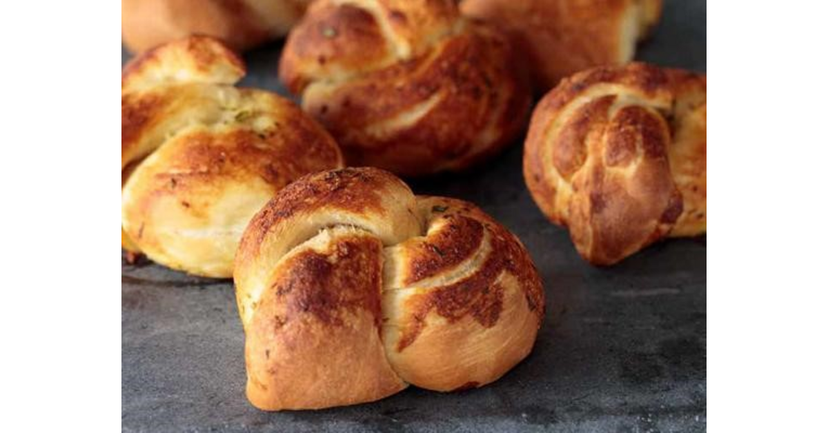 MAGGI Mash Crusty Garlic Knots