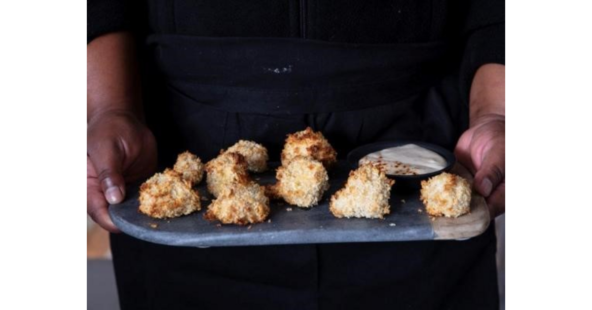 Spicy Cauliflower wings with Maggi Chili Garlic dipping sauce