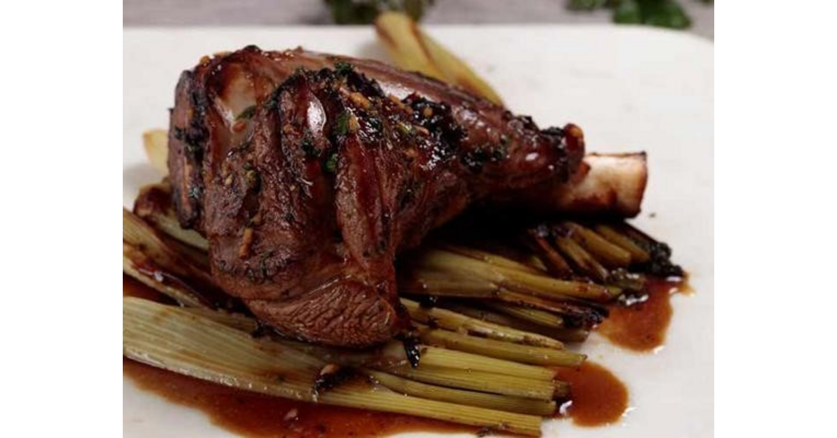 MAGGI Worcestershire Sauce and Mint Roast Leg of Lamb with MAGGI Oil Free Greek Salad Dressing Marinated Fennel