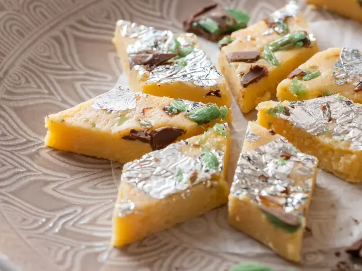 PEPPERMINT CRISP BURFI SLICES