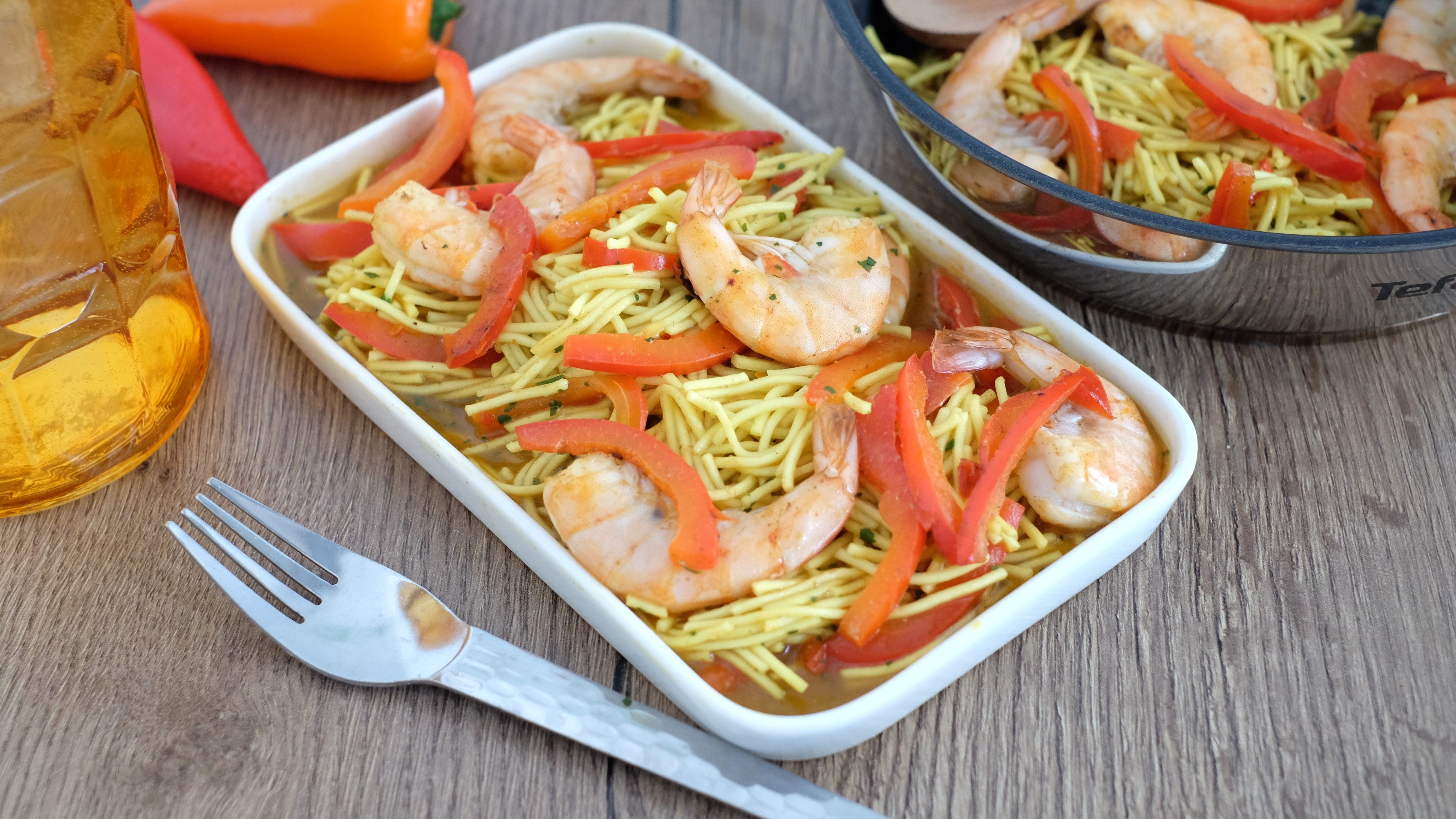 Nouilles à poeler curry crevettes poivrons