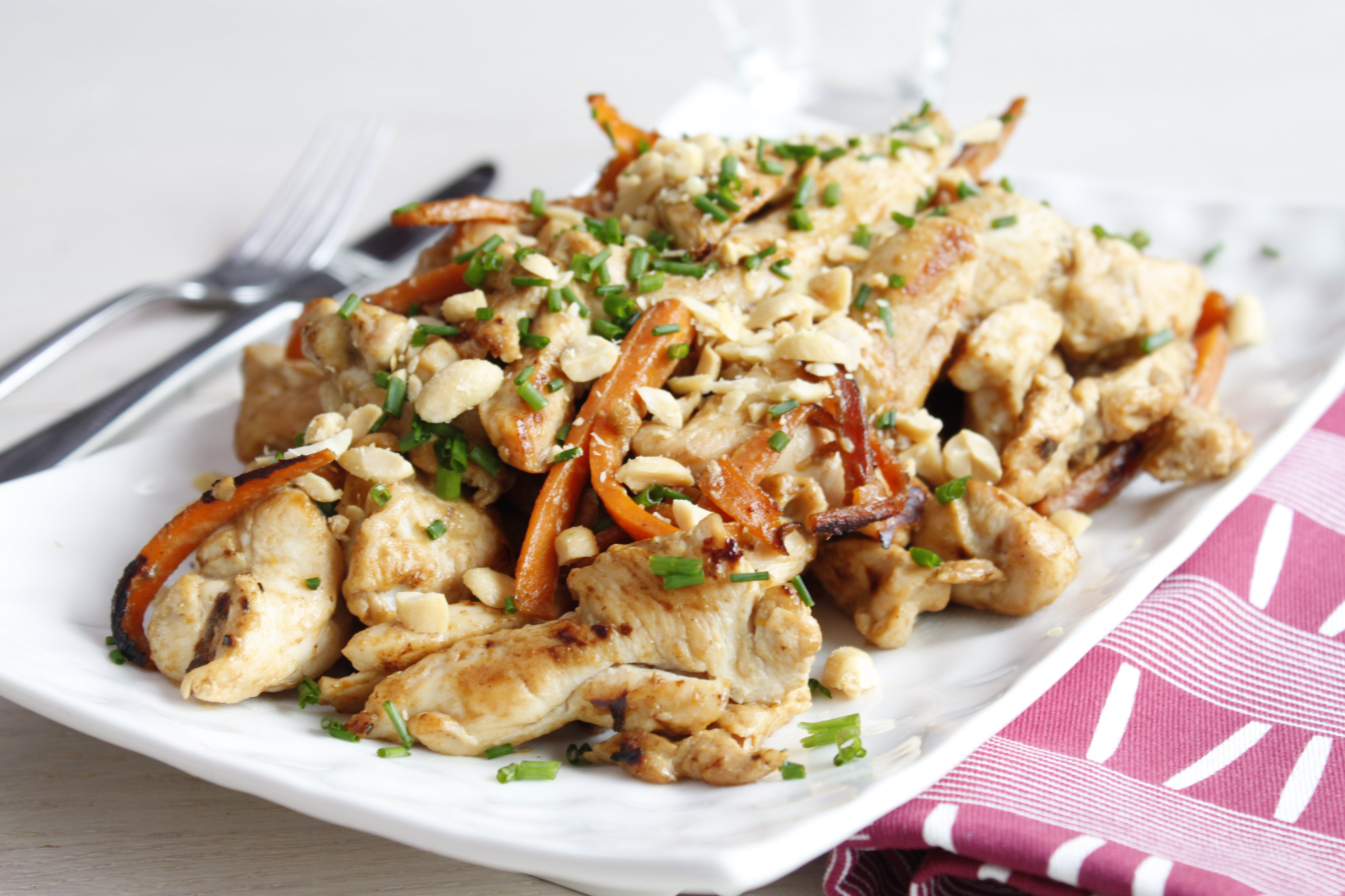 Sauté de poulet oignons et cacahuètes