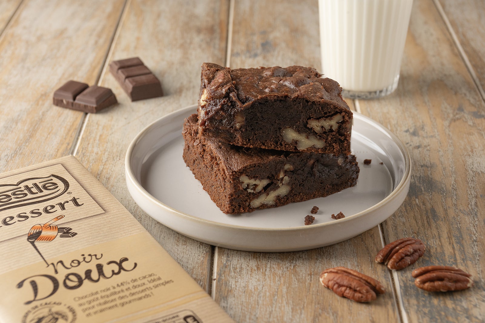 DESSERT Brownie Noir Doux Paysage Yoghurt Bowl Escale Gourmande 2026 Final Dish Image FR