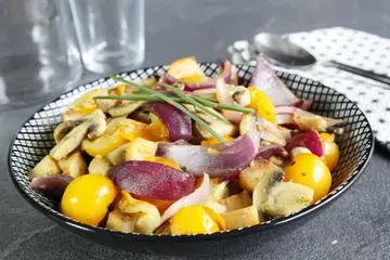 Poelée de pomme de terre champignons et tomates cerises