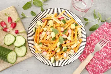 Salade de pâtes aux légumes croquants