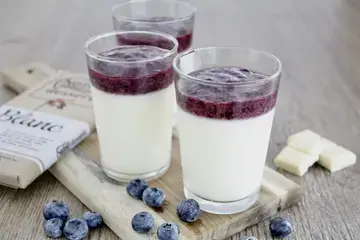 Panna Cotta au chocolat blanc et coulis de myrtille