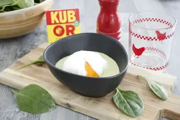 Oeuf poché et crème de petits pois