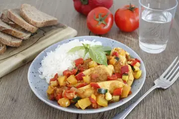 Aiguillettes de poulet aux légumes meditérannéens et riz