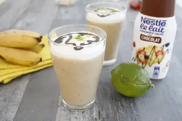 Smoothie banane citron vert sauce choco