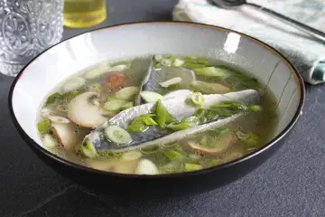 Filet de maquereaux et bouillon aux champignons