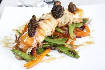 Queue de langoustes sauce aux morilles