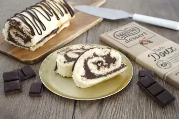 Roulé au chocolat noir doux