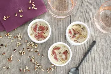 Crèmes aux figues et pignons