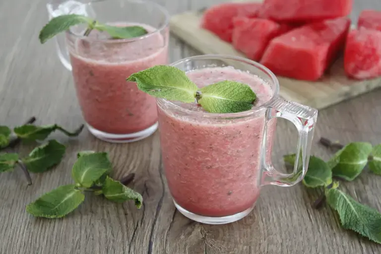 Smoothie pastèque menthe au lait concentré