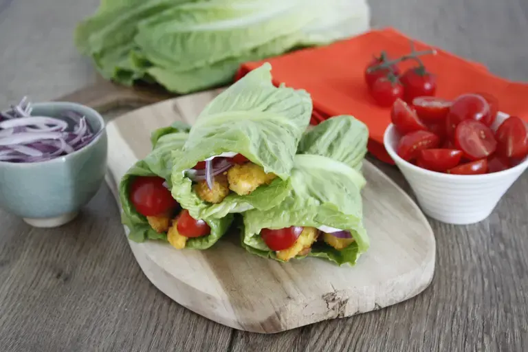 Wraps de romaine au poulet croustillant