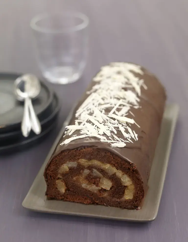 Roule au chocolat et poires pochees a la vanille