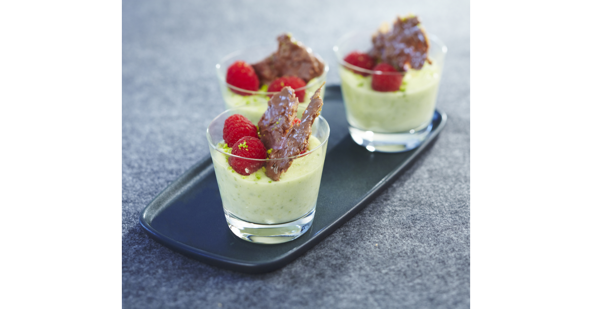 Crème de pistaches, framboises et croustillant de chocolat