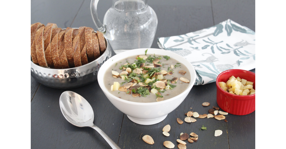 Velouté de champignons aux lentilles au Comté et amandes grillées