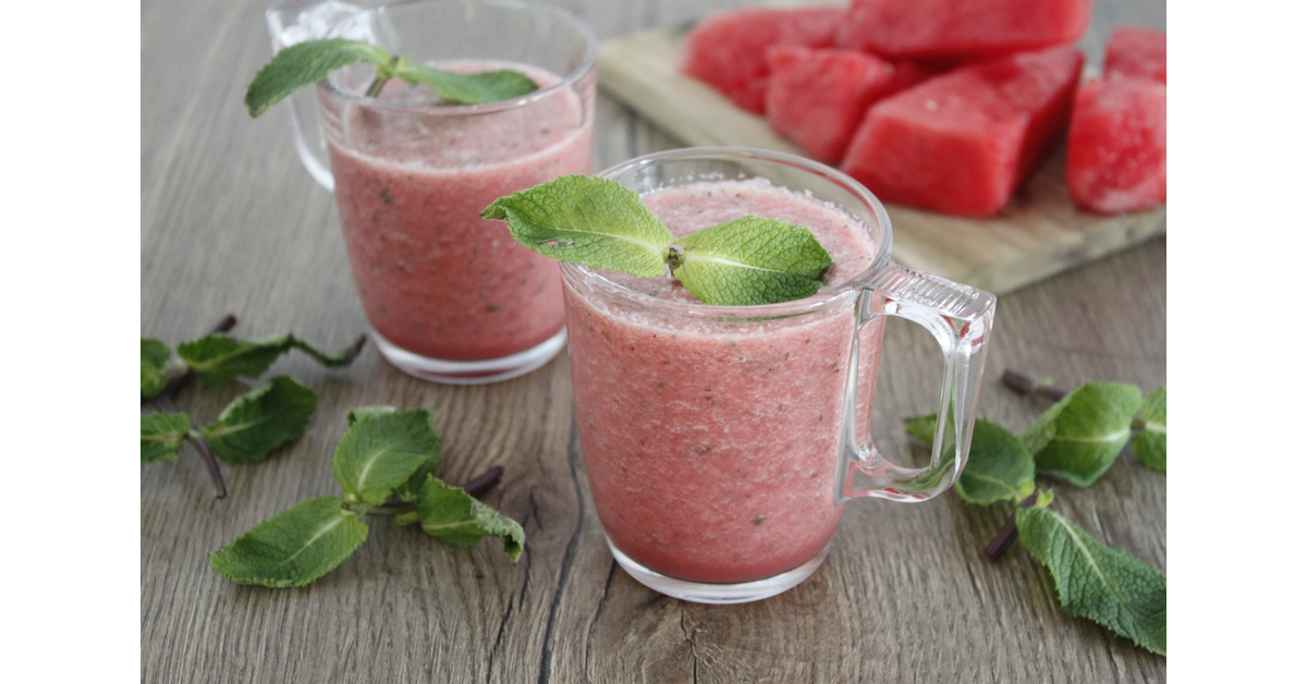 Smoothie pastèque au lait concentré et menthe