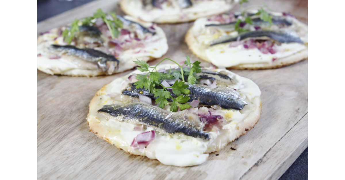 Pizzetas sardines, oignons
