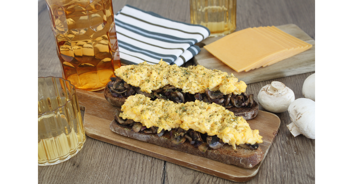 Tartines aux champignons et oeufs brouillés