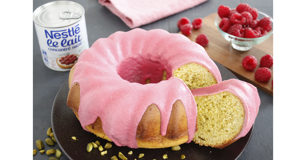 Bundt pistaches framboises au lait concentré sucré