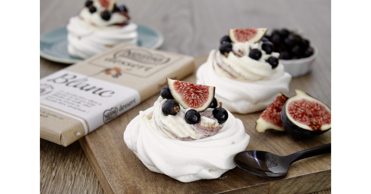 Mini pavlovas mousse au chocolat blanc et fruits d'automne