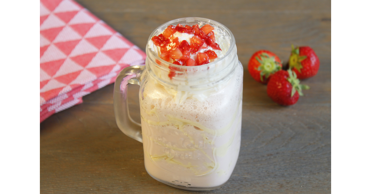 Latte frappé fraises chocolat blanc