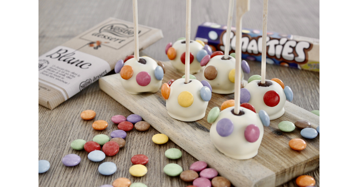 Pop cake au chocolat blanc et Smarties