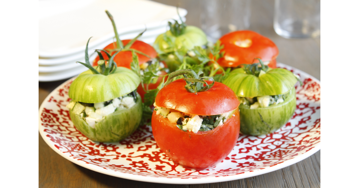 Tomates farcies à la mozzarella et légumes croquants