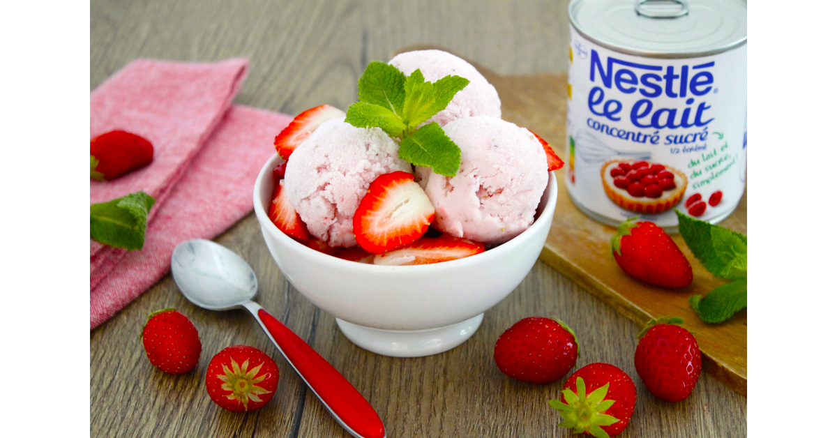 Glace à la fraise au lait concentré