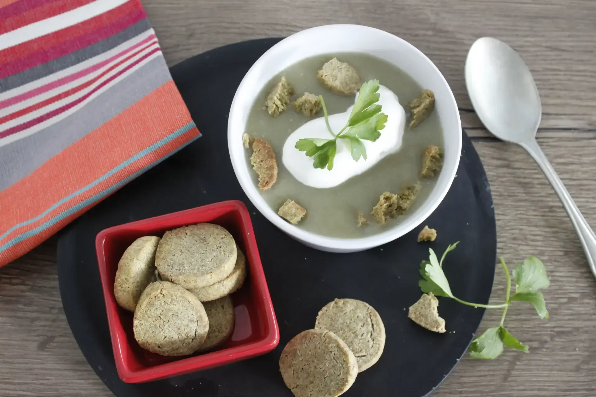 Visuel Velouté de poireaux chantilly au gorgonzola et sablés au sarrasin