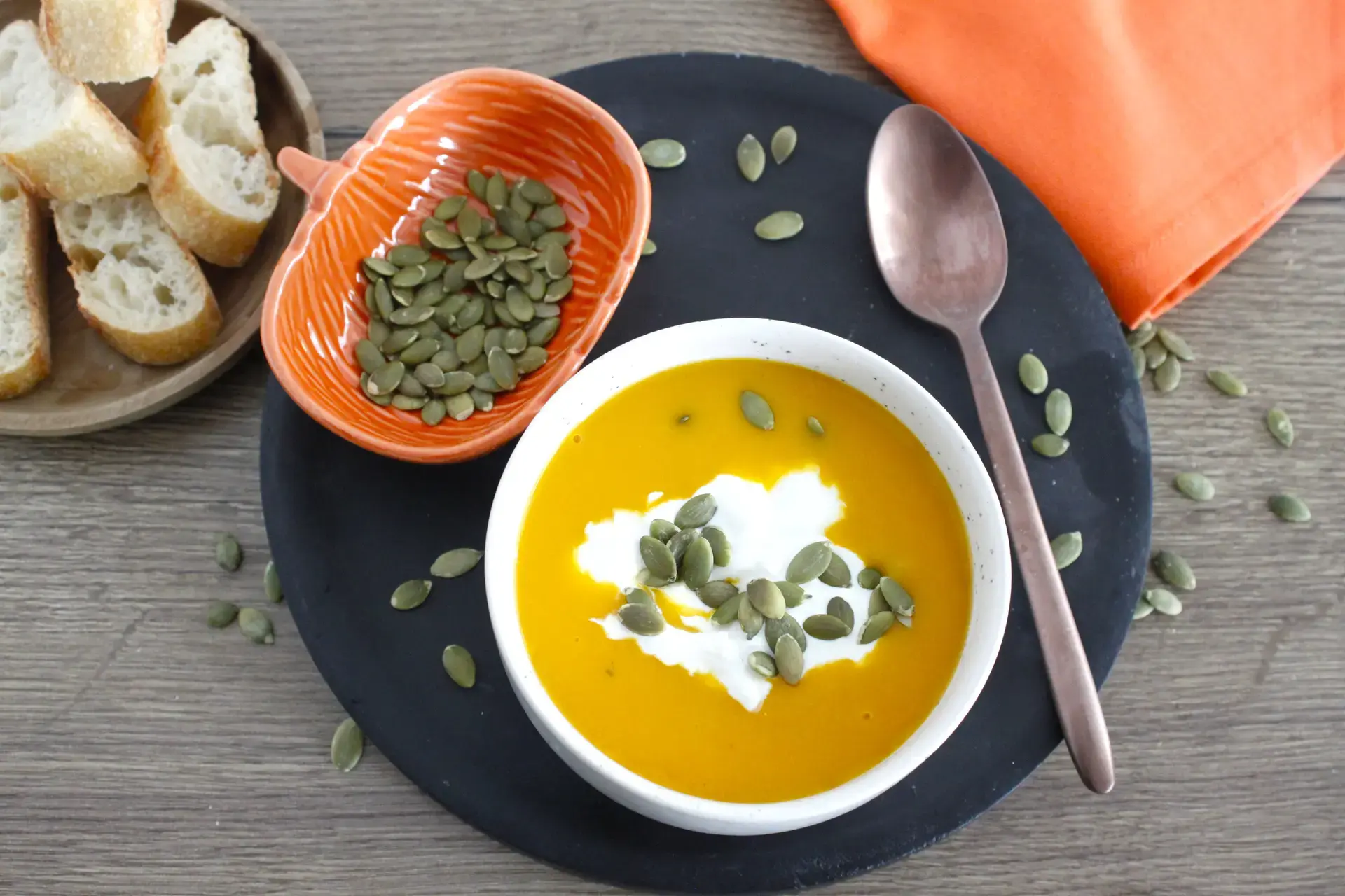 Visuel Velouté de potiron burrata et graines de courge