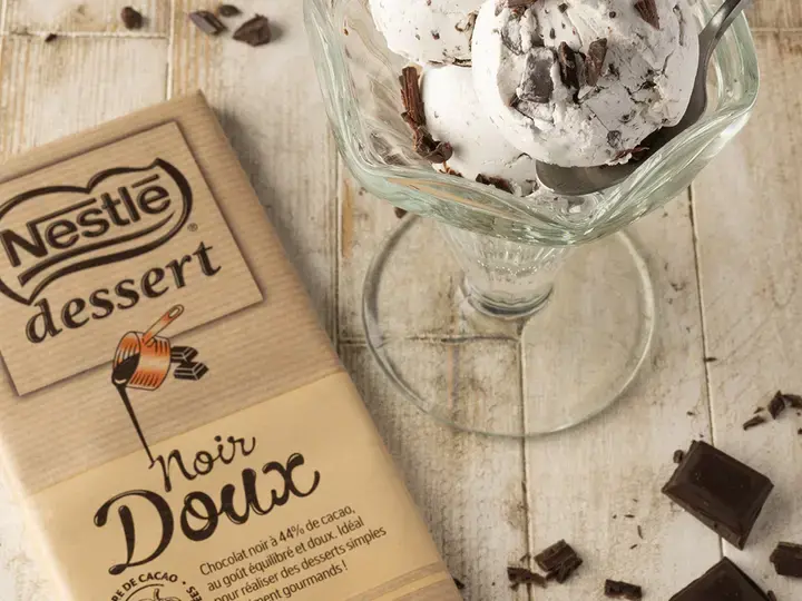 DESSERT Stracciatella Portrait Yoghurt Bowl Escale Gourmande Ice Cream 2026 Final Dish Image FR