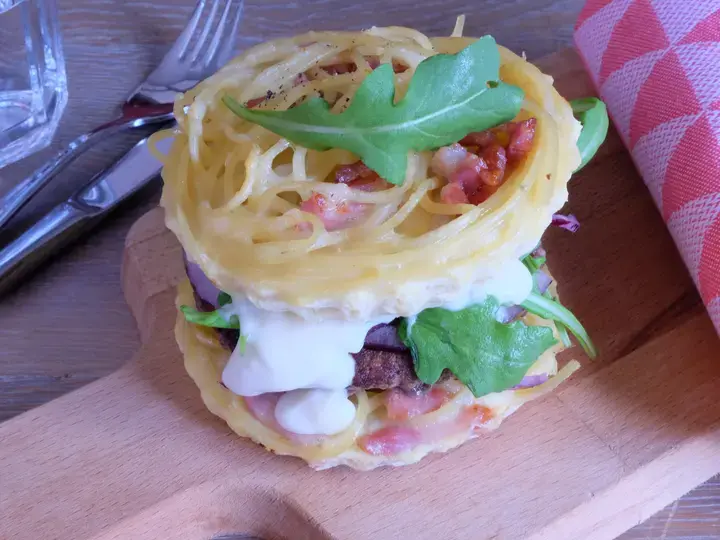 Burger spaghettis carbonara