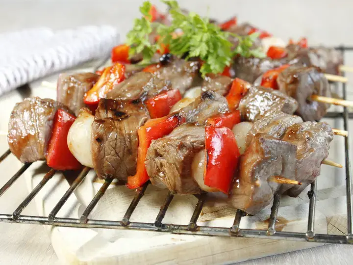 Brochettes de boeuf au miel et ketchup