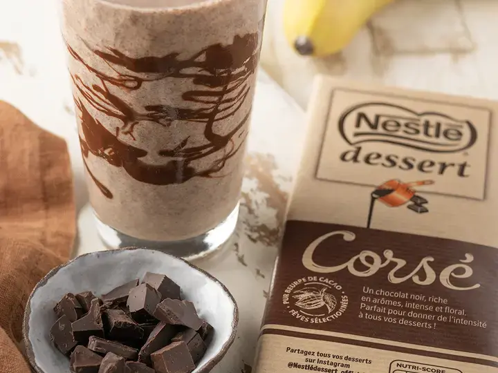 DESSERT Milkshake Choco Banana Portrait Yoghurt Bowl Escale Gourmande 2026 Final Dish Image FR