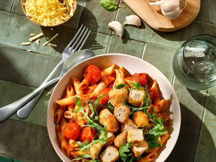 Pâtes épicées à la tomate avec du tofu croustillant