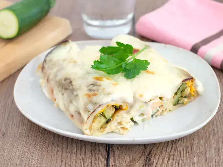 Crepes gratinées au saumon et courgettes grillées