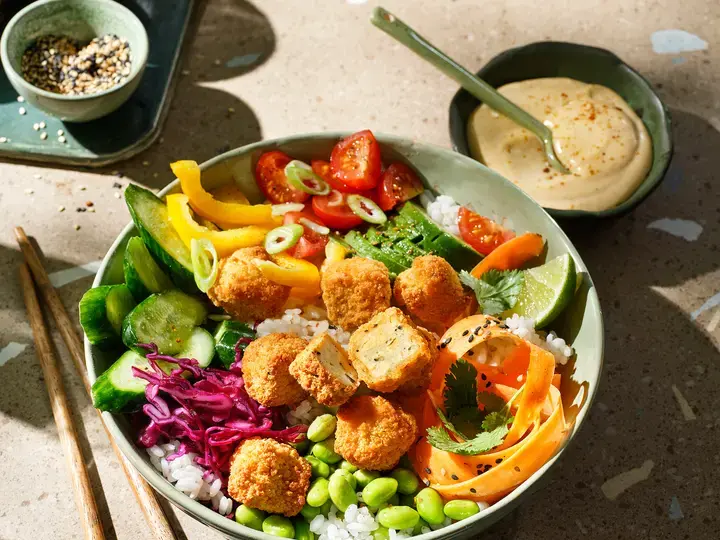 bol de poké au tofu croustillant