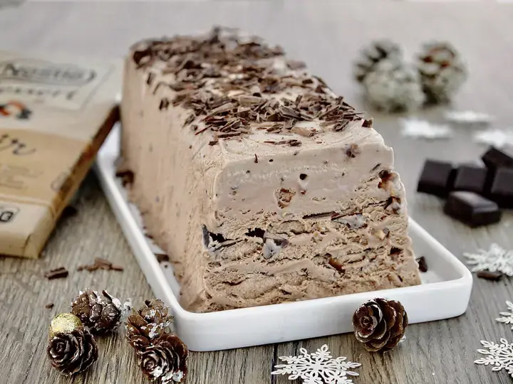 Bûche glacée de Noël au chocolat noir Nestlé Dessert
