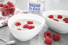 Chia pudding sans lactose framboises eau de rose