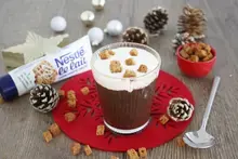 Boisson poire chocolat chantilly au lait concentré sucré et pain d'épices