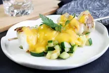 Brochettes de lotte coulis de mangue