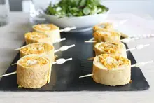Rouleaux d'omelette aux carottes et chèvre frais