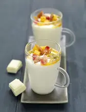 Mousse au chocolat blanc et fruits des îles