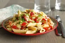 Salade de pâtes poivrons concombre et chèvre