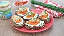 Tartines chèvre frais tomates confites et Vuna