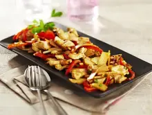 Poulet aux pousses de bambou et noix de cajou